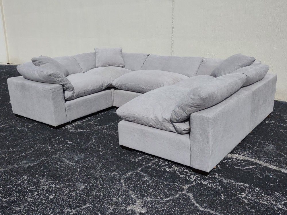 DELIVERY INCLUDED!! AMERICAN SIGNATURE CLOUD COUCH 2300 OBO!!