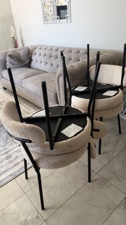 free chairs white