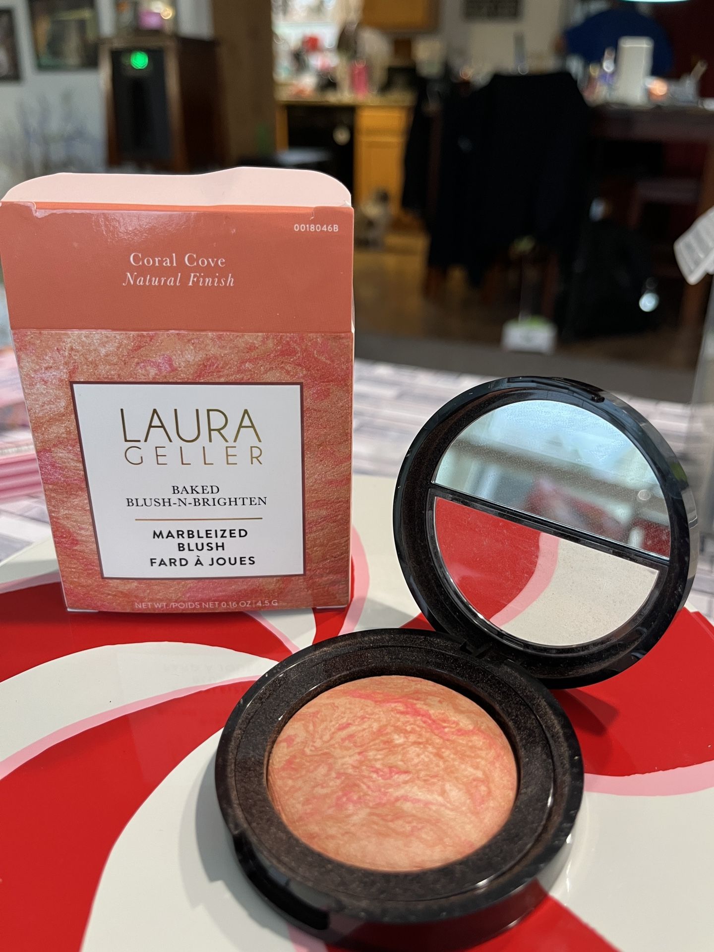 Laura Geller Baked-N-Brighten Coral cove Natural Finish.