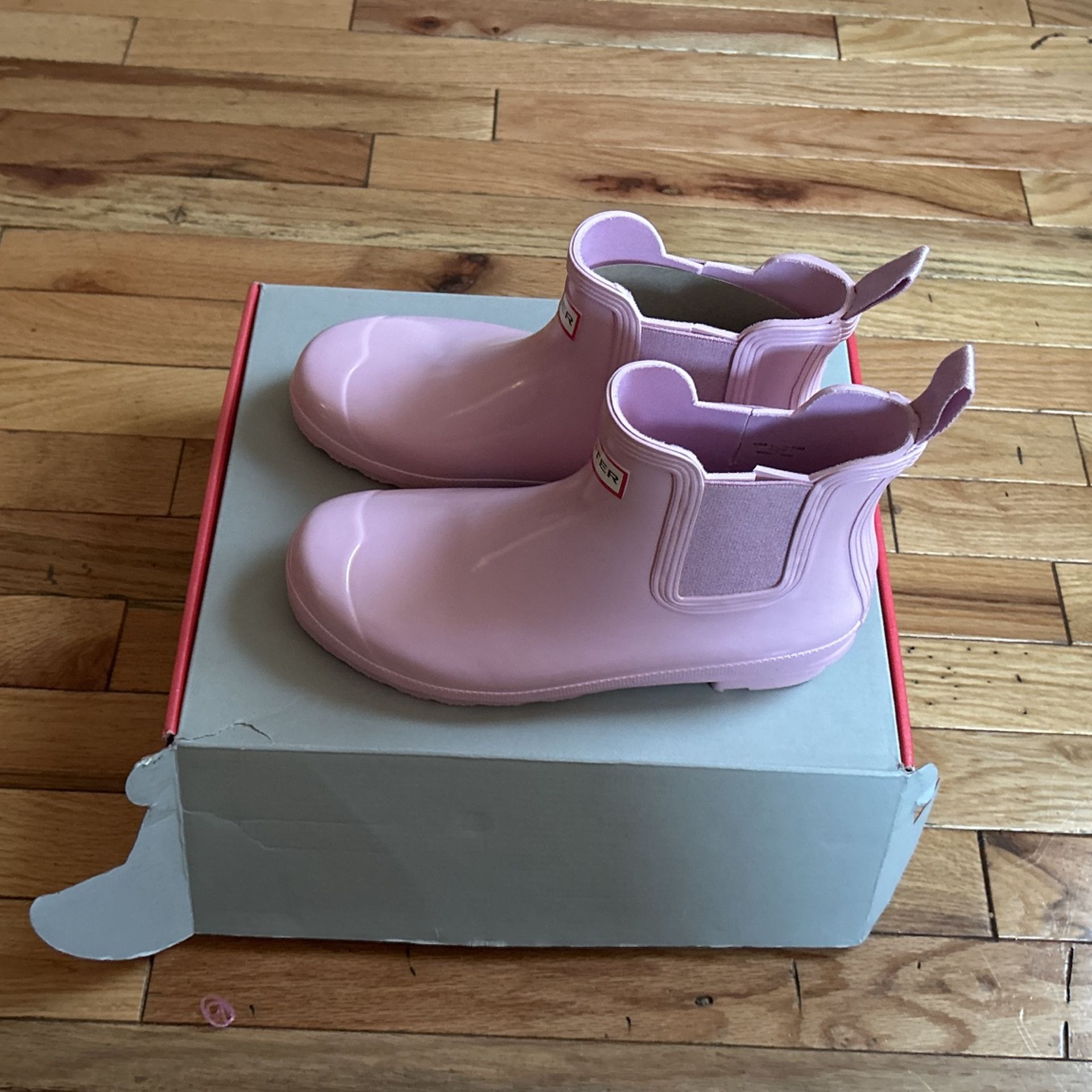 Hunters new pink boots size 8