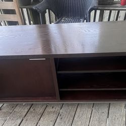 Free solid wood media console