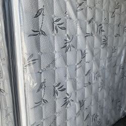 ✨Mattress Pillow Top All Sizes ✨ 🚨12” inches tall 🚨All sizes  💠Queen sizes $200 💠Full sizes $180  💠Twin sizes $150 💠Cal king $330 💠E. King $330