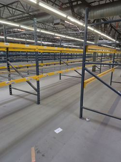 Industrial Pallet Racking System with Wire Decking