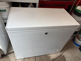 GE 7.0 Cu. Ft. Manual Defrost Chest Freezer