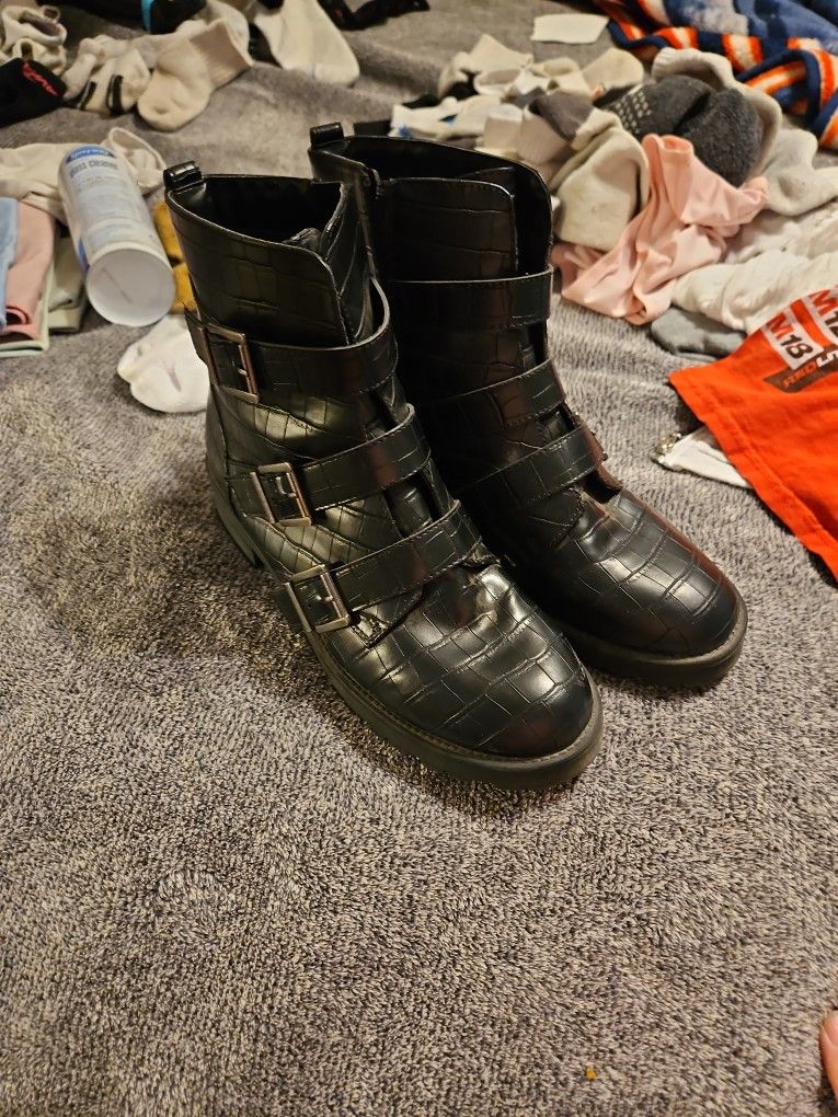 Boots Black Zip On Side Size 11