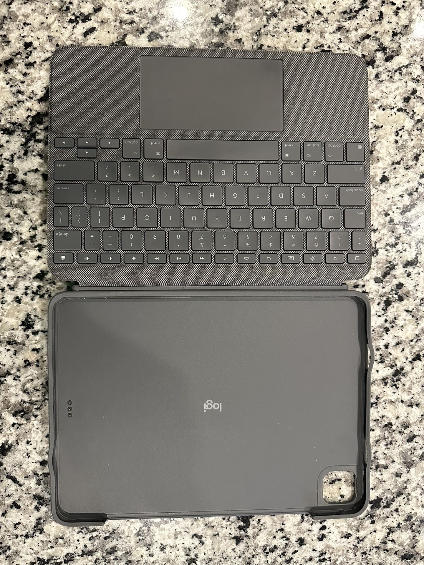 Logitech Combotouch(Ipad pro)