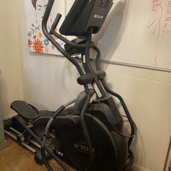BRAND NEW SOLE E25 Elliptical asking $350