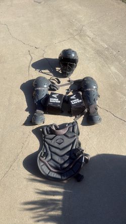 Evoshield catching gear complete set only been used on turf
