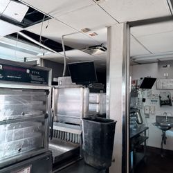 🔥 Fried Chicken Restaurant Equipment for Sale – $30,000 OBO 🔥