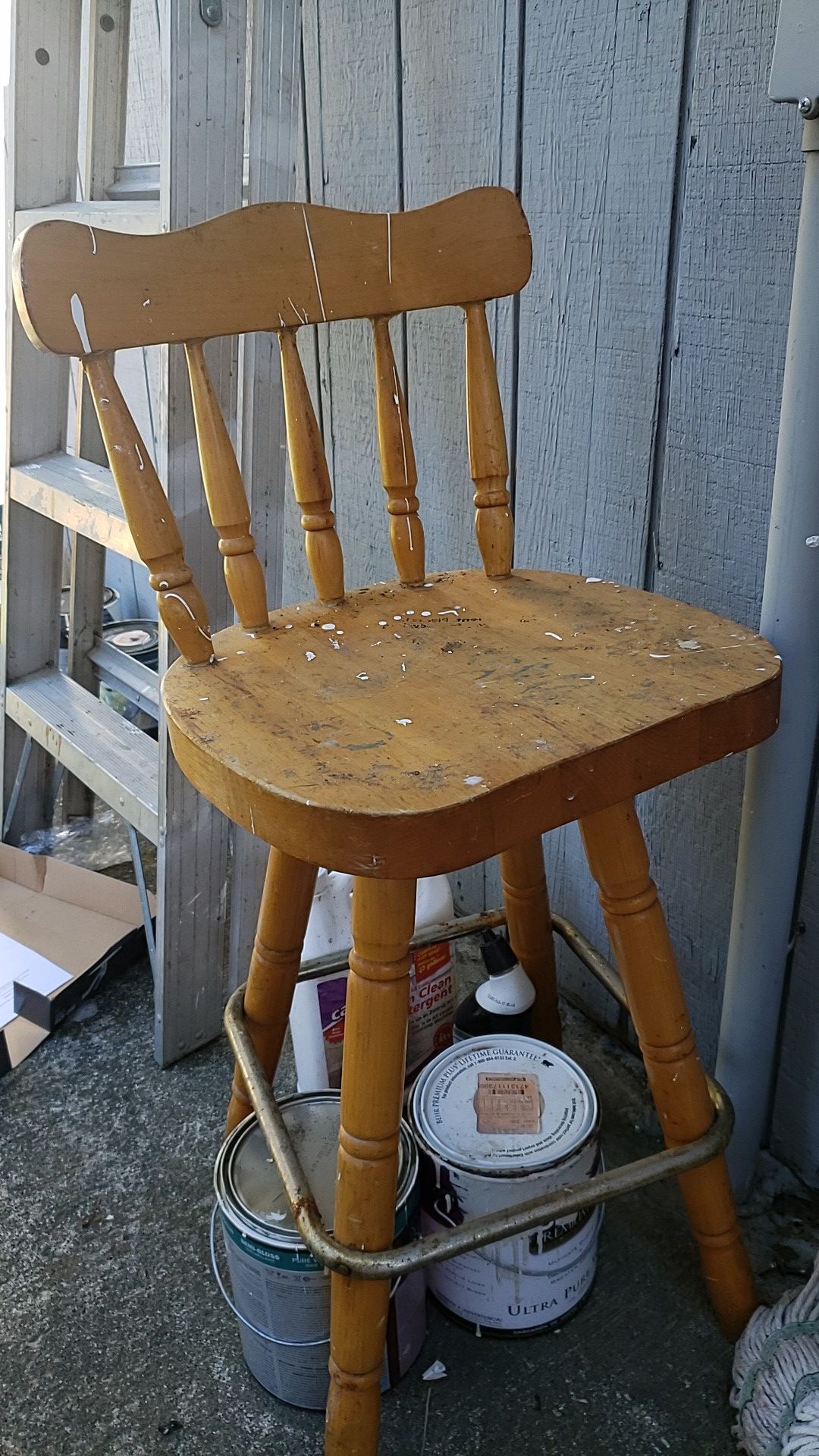 Free bar stool