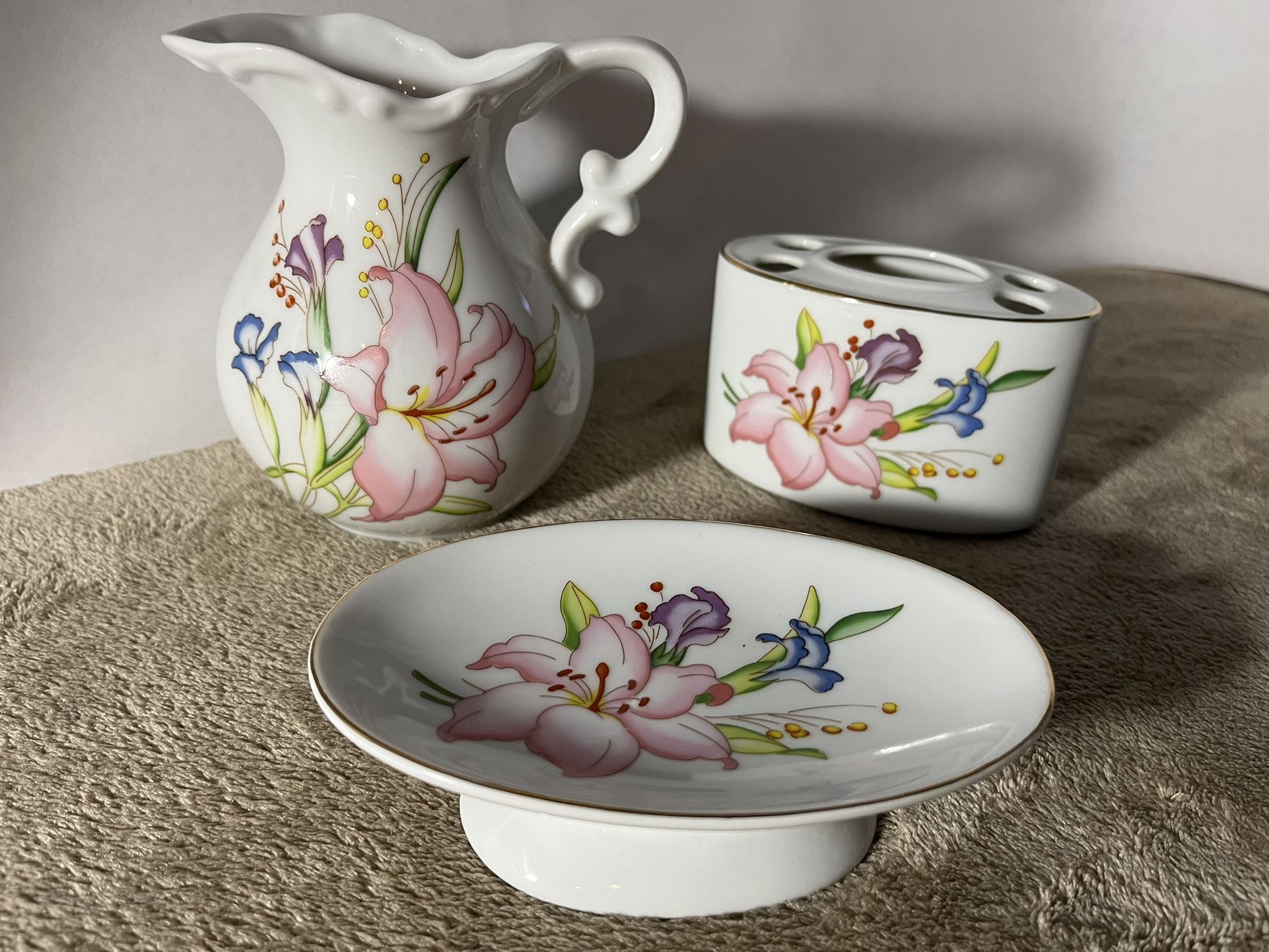 Vintage Porcelain Japanese Bathroom Set