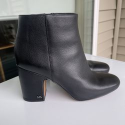 Michael Kors Boots Size 8 Almost New