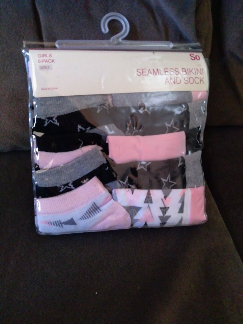 Little Girl Underwear And Socks 