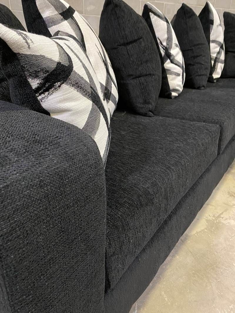 Dora Sectional Sofa Black. 🎀 🎀 SAME DAY DELIVERY 🚚🚚 🏠 😍Brand New 💰💰FINANCE AVAILABLE...