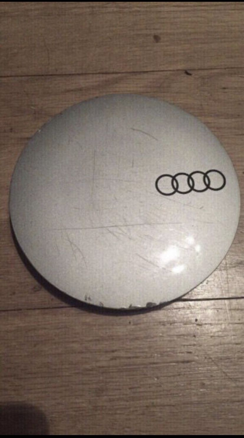 Audi 5000 wheel center cap