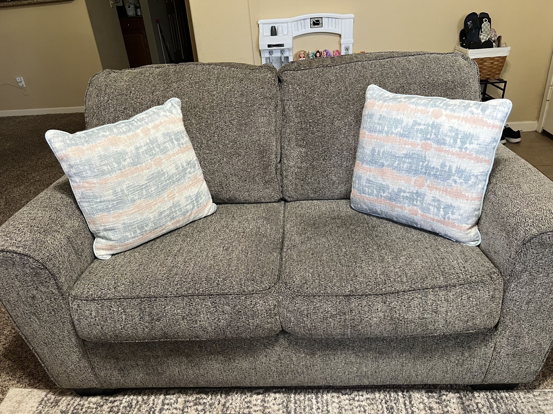 Couch With 2 Pillows