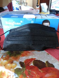 Mascarilla negra 50 piezas$15