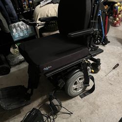 Pride Mobility  Quantum 6000z Electric Power Wheelchair