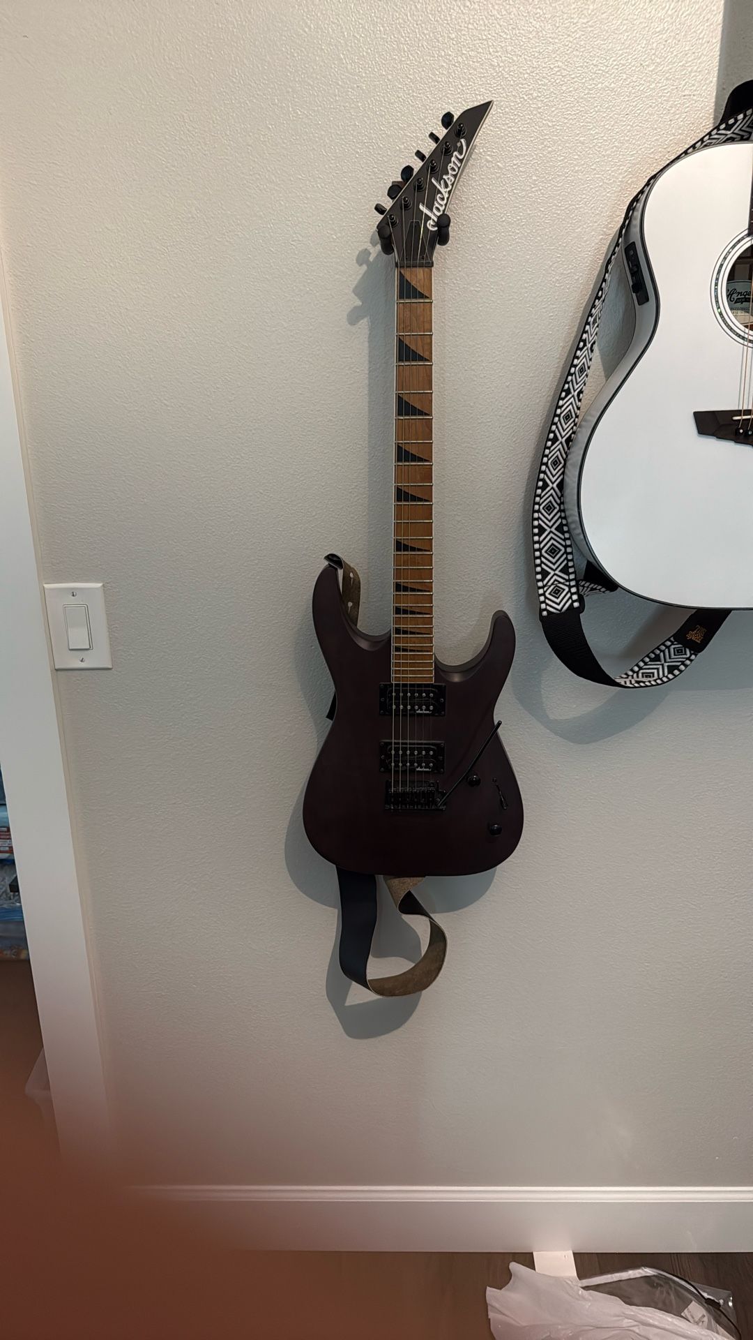 Jackson S24 Dinky Arch Top Guitar