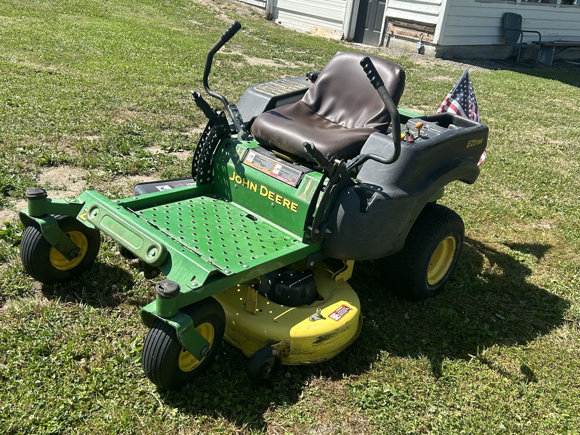 John Deere Z225 Mower