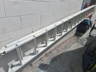 32' aluminum extension ladder