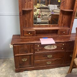 Dresser With Mirror 