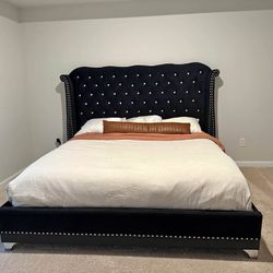 Brand New Diamond Tufted Upholstered Platform King And Queen Size Bed Frame