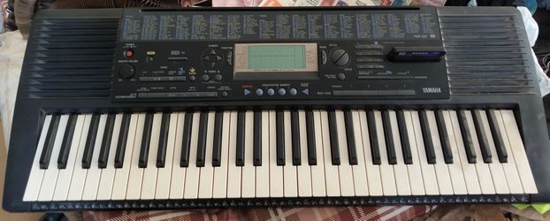 Yamaha Portatone PSR-320FE (or closely relat