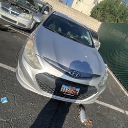 Parting Out 2011 HYUNDAI SONATA HYBRID PARTS