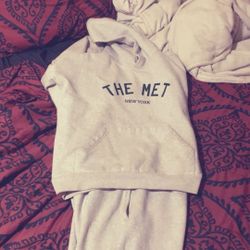 The Met Sweat Set 
