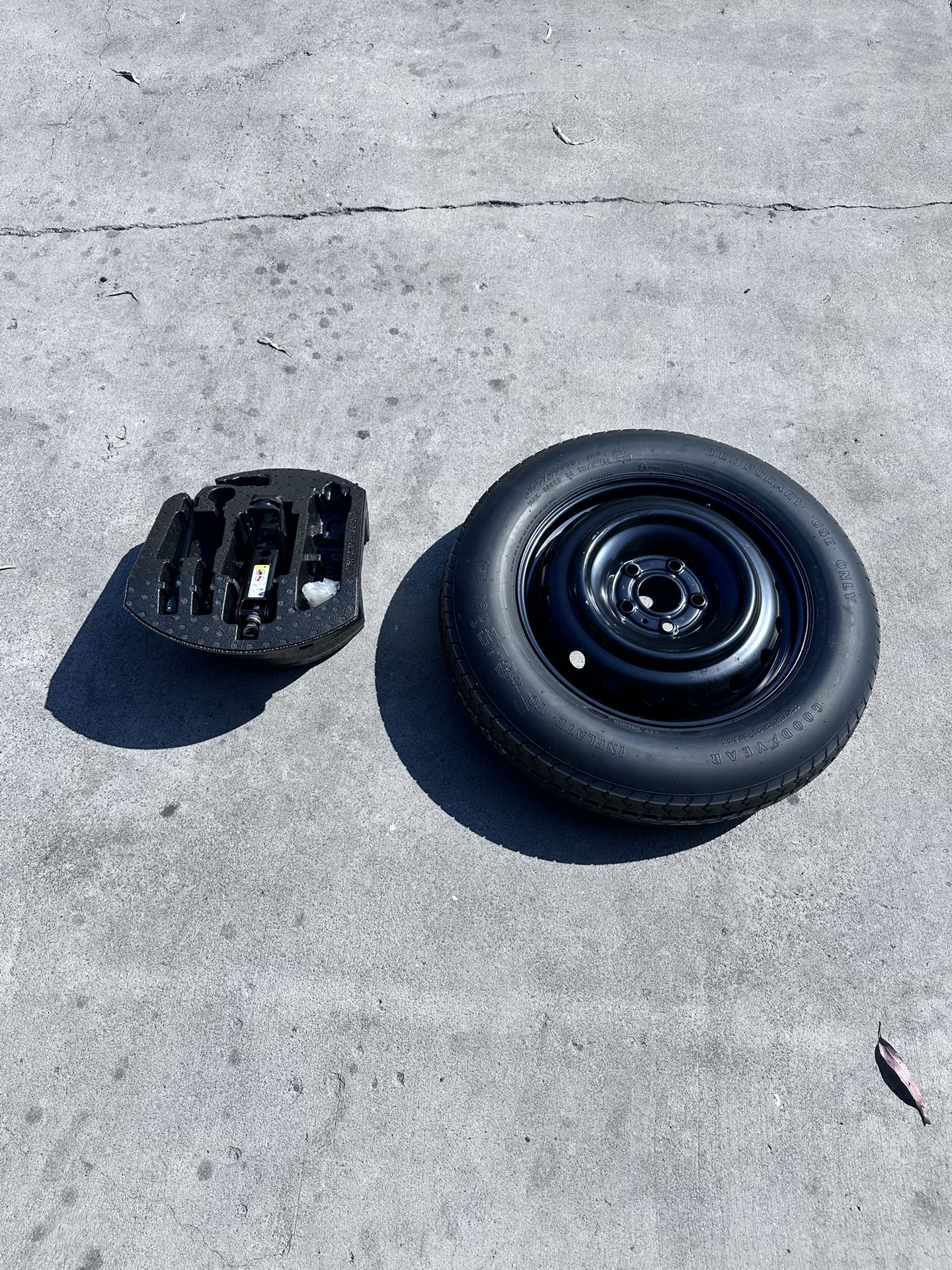 2021-2023 Jeep Grand Cherokee Spare Tire With Jack  Oem