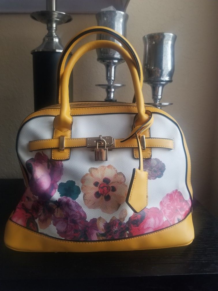 Pretty flower purse never used