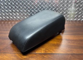 2003-2006 Infiniti G35 Sedan Center Armrest Black Leather OEM