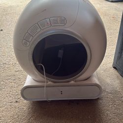 Auto Clean Cat Litter Box $100