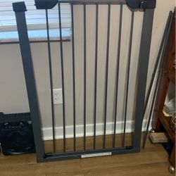 Pet Gate 29.5"W x 39.13"H 