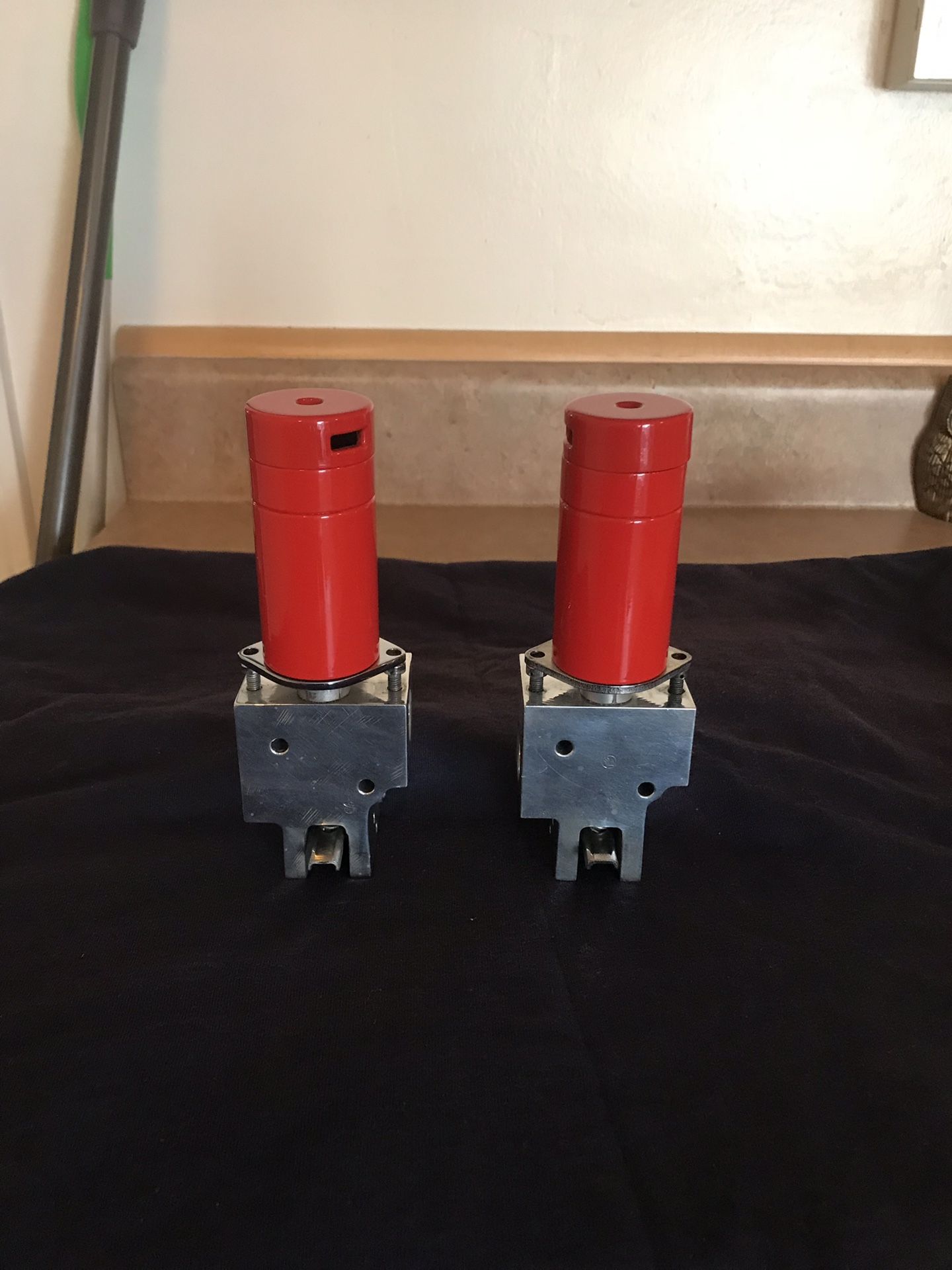 Aircraft hydraulics, Adel dumps baby click clacks Lowrider Pesco Eemcos Impala dump valve