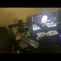 WHOLE PC GAMING SETUP
