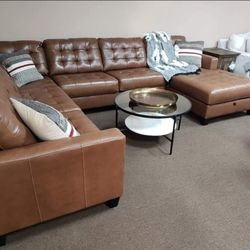 Auburn Italian Style Sectional Couch 🔥Brand New 