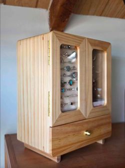 Small jewelry box