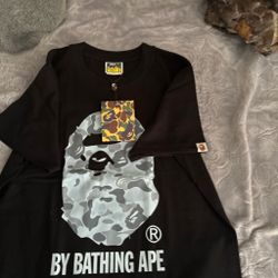 Black camo bape shirt good quality