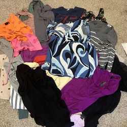 Women’s Clothes 28 pieces  Size medium