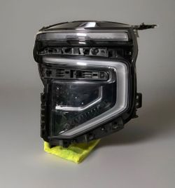 2025 2026 CHEVY SUBURBAN 1500 RIGHT HEADLIGHT USED OEM 7 Pin COMPLETE (contact info removed)9