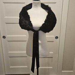 Womens Bebe Fur Stole - New With $89 Tags
