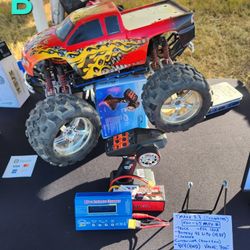  Traxxas TMAXX
  **Converted from Gas to Electric**  (7CH Dumborc Controller/LiPo 4S Battery/80W Balance Charger)