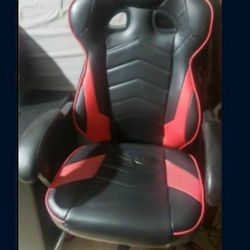 Chair Recliner Gaming, Office, Room, Very Conformable, You Can amost lay flat and fall Sleep, has  a slide out for your feet to rest Up