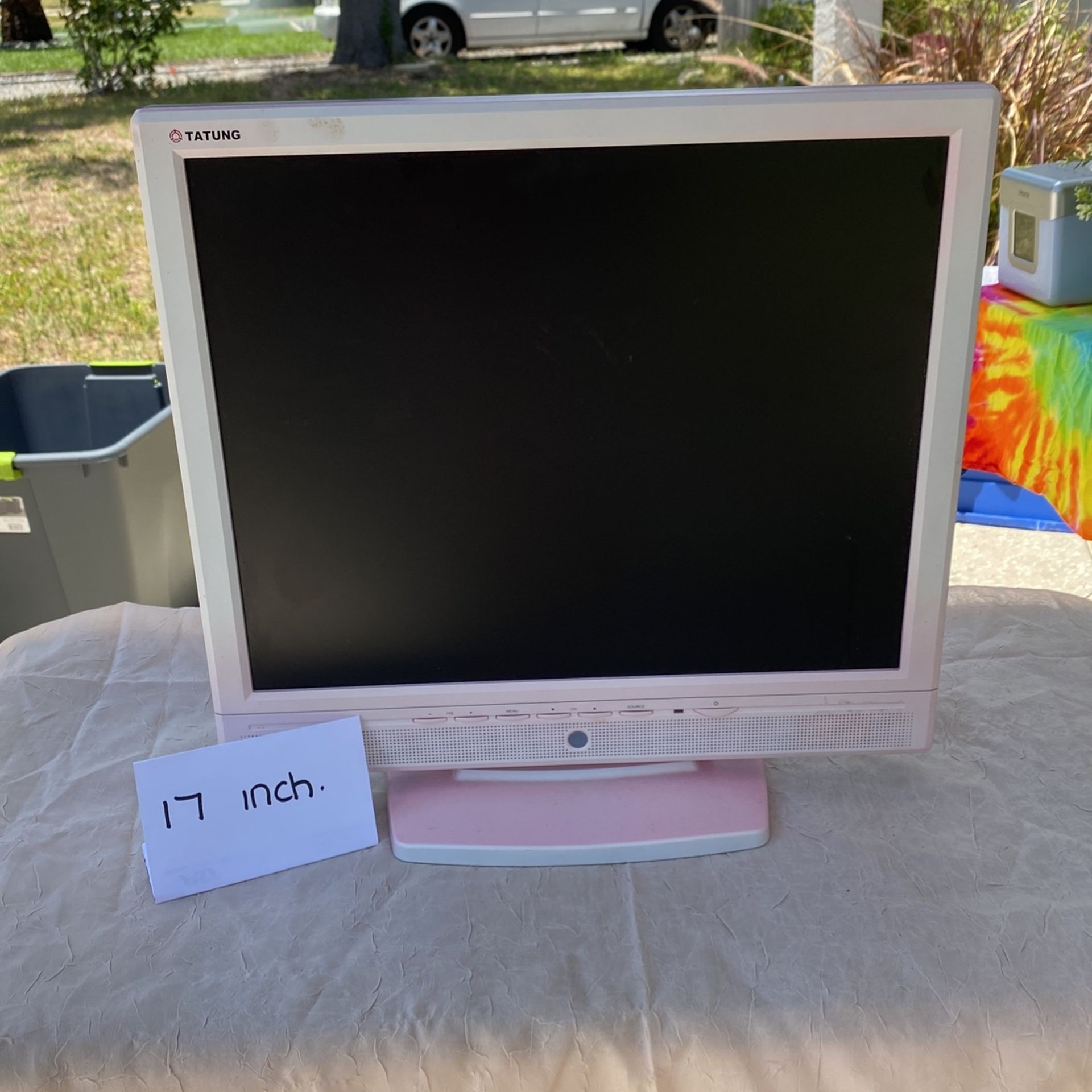 17 Inch Tatung Pink monitor