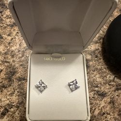 14k White Gold Earrings Brand New!