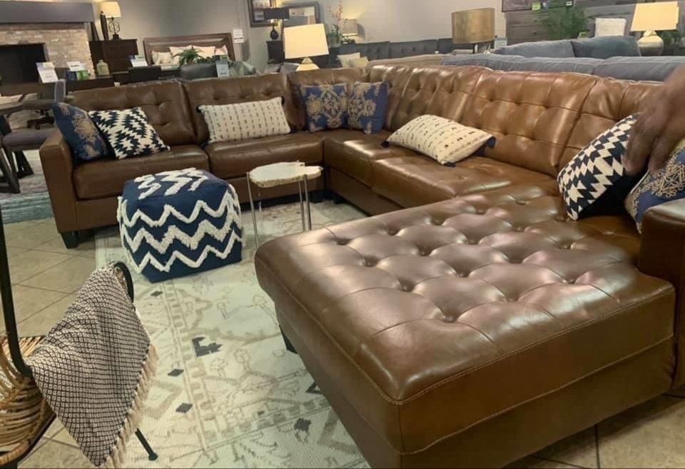 Baskove Auburn Large Leather RAF Sectional (Sofa & couch, living room)