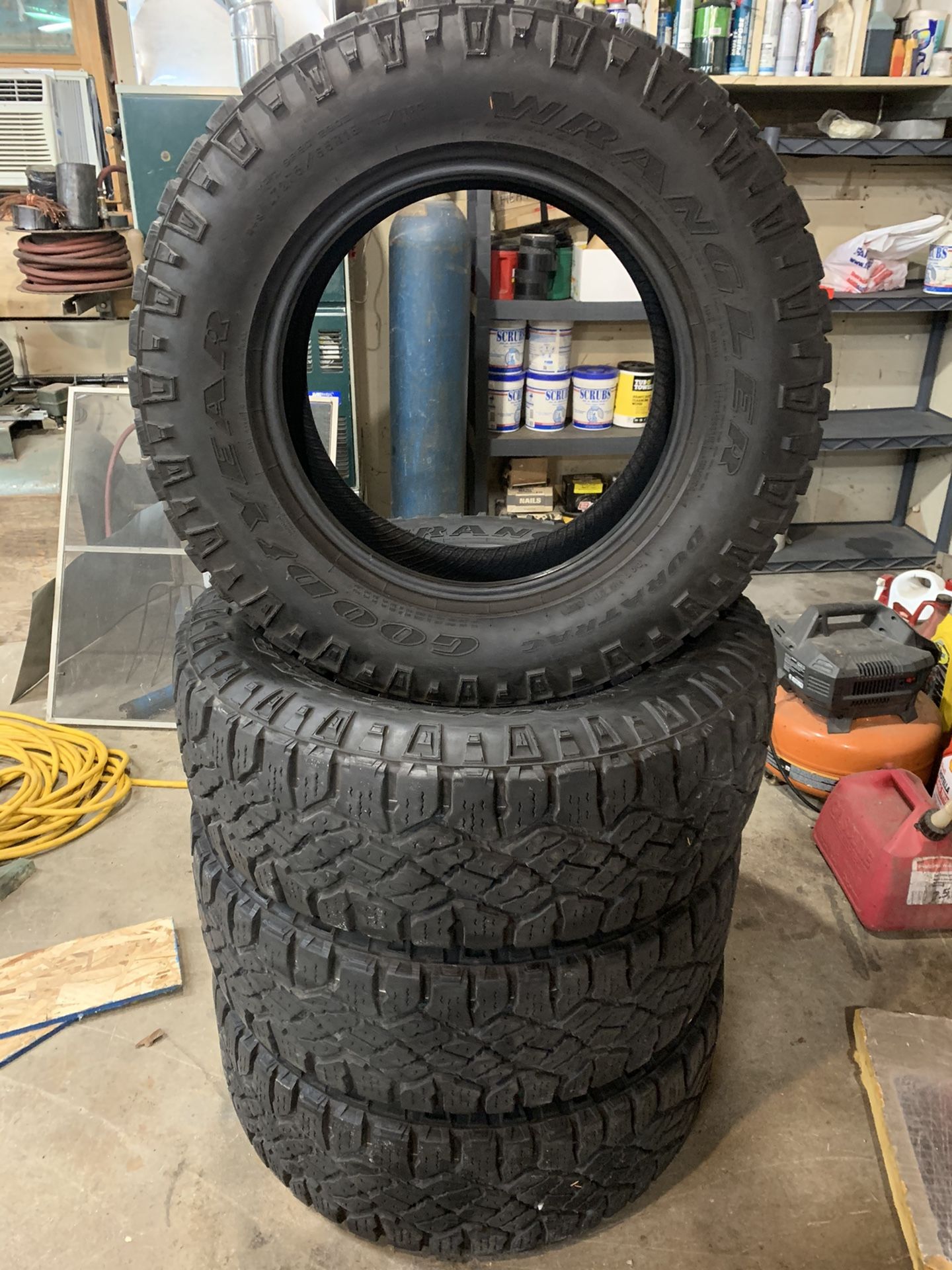 275/65/18 Goodyear Duratrac