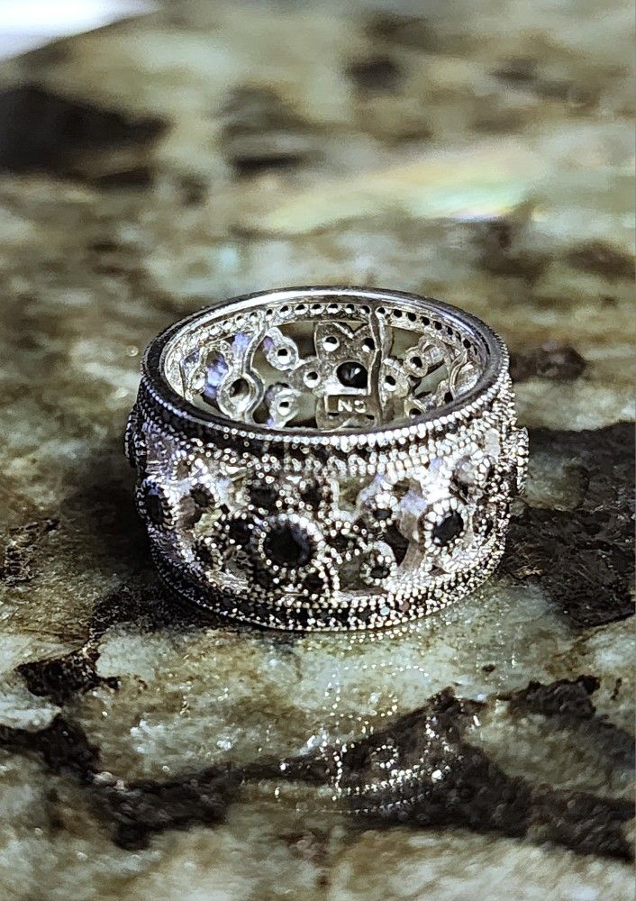 Sterling Silver Small Flower Onyx Design Ring Size 8